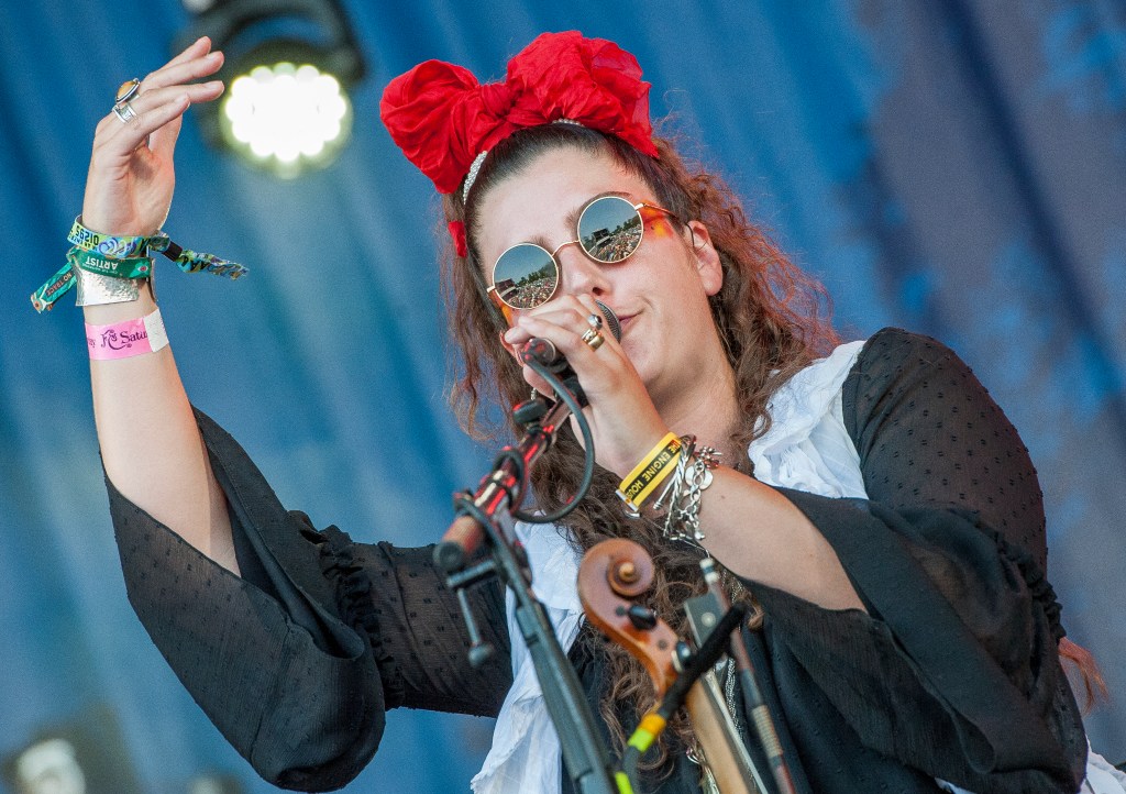 Holy Moly & The Crackers the Cropredy Interview At The Barrier