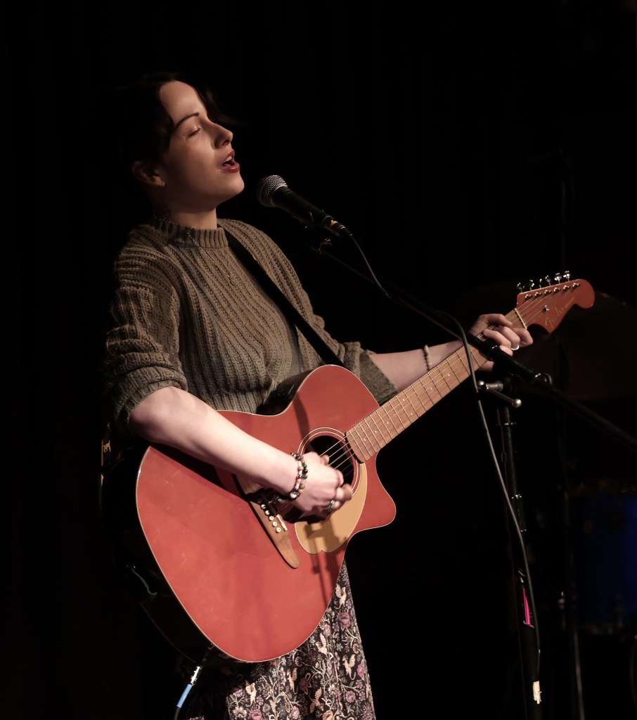 Angel Snow - The Kings Arms, Salford: Live! : At The Barrier
