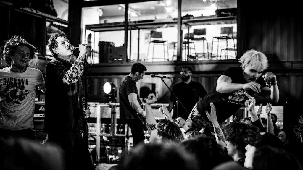 Basement - Projekts, Manchester: Live Review : At The Barrier